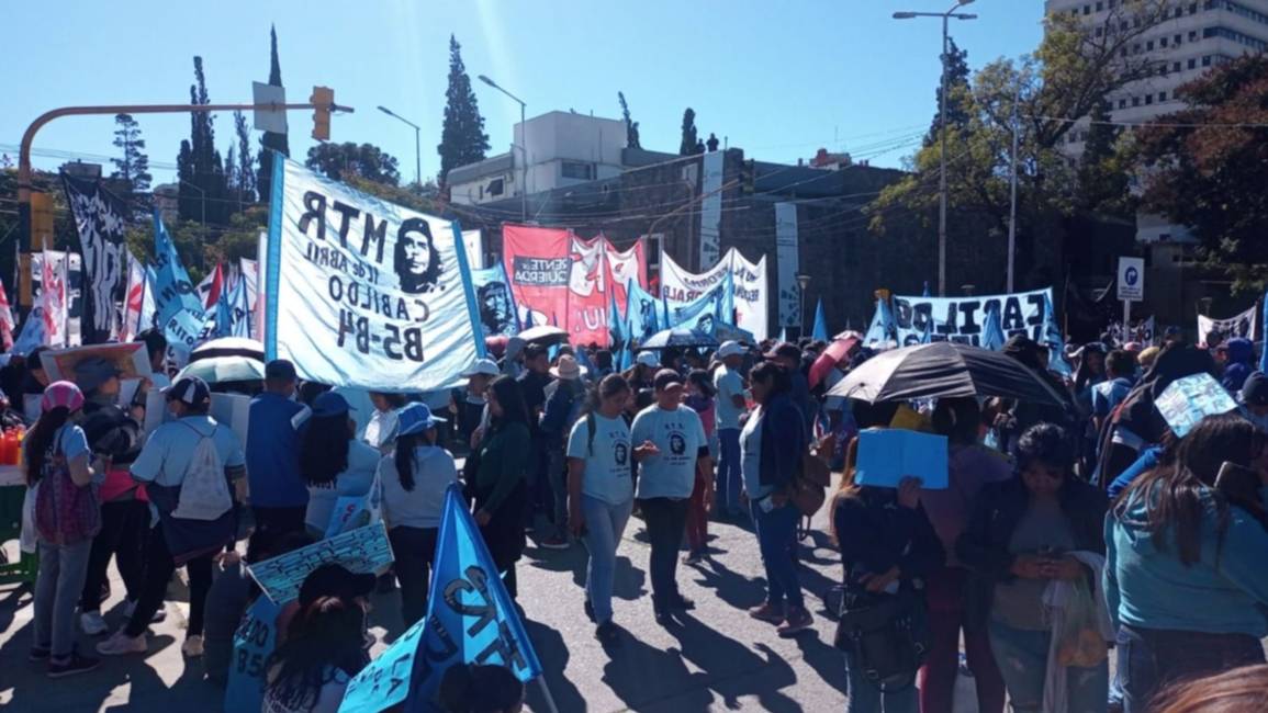 Organizaciones sociales y políticas marcharon por el centro capitalino