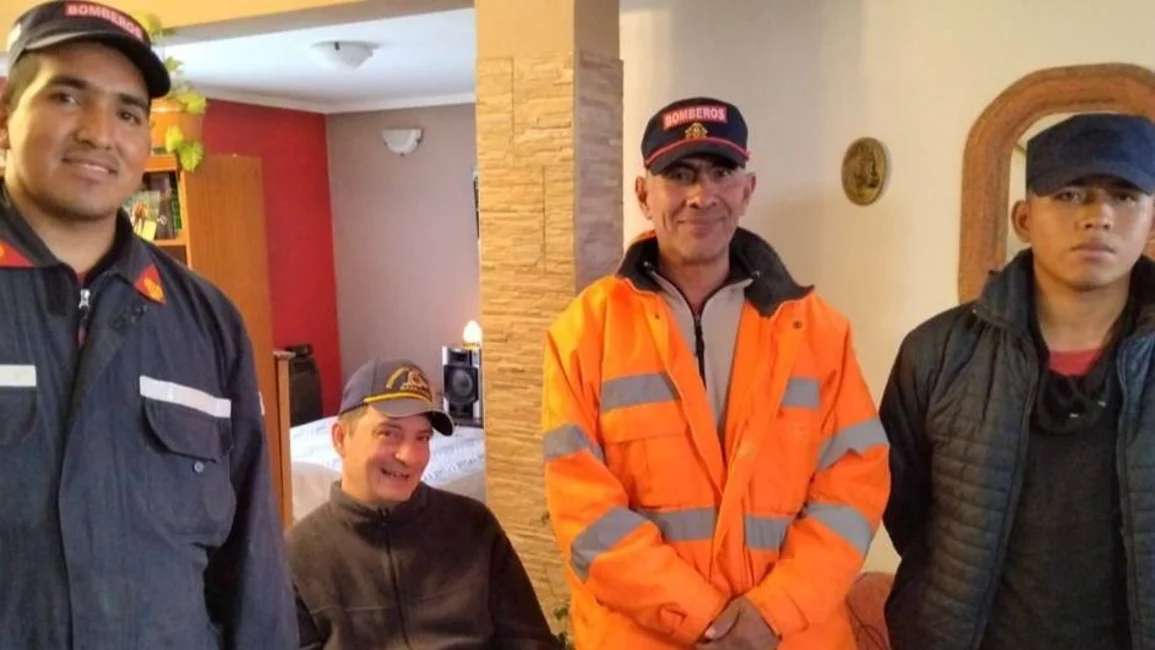 Tres bomberos jujeños viajaron a dedo a Bariloche para retirar un camión autobomba
