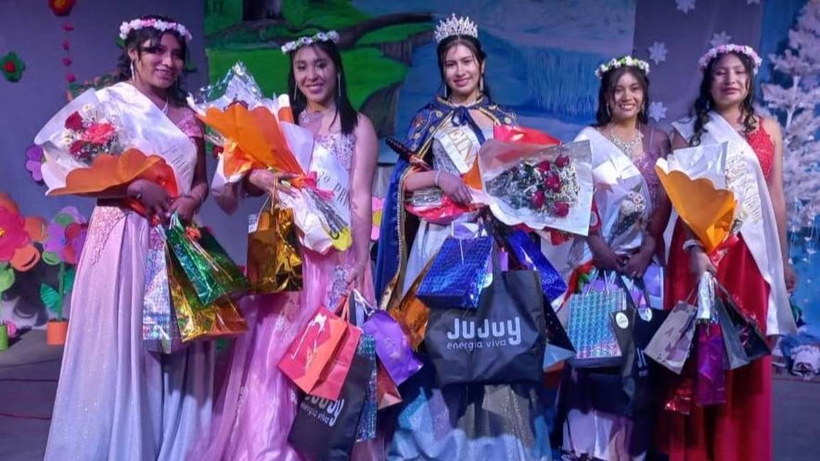 Martina Hoyos es la nueva reina del Colegio 20 de Catua