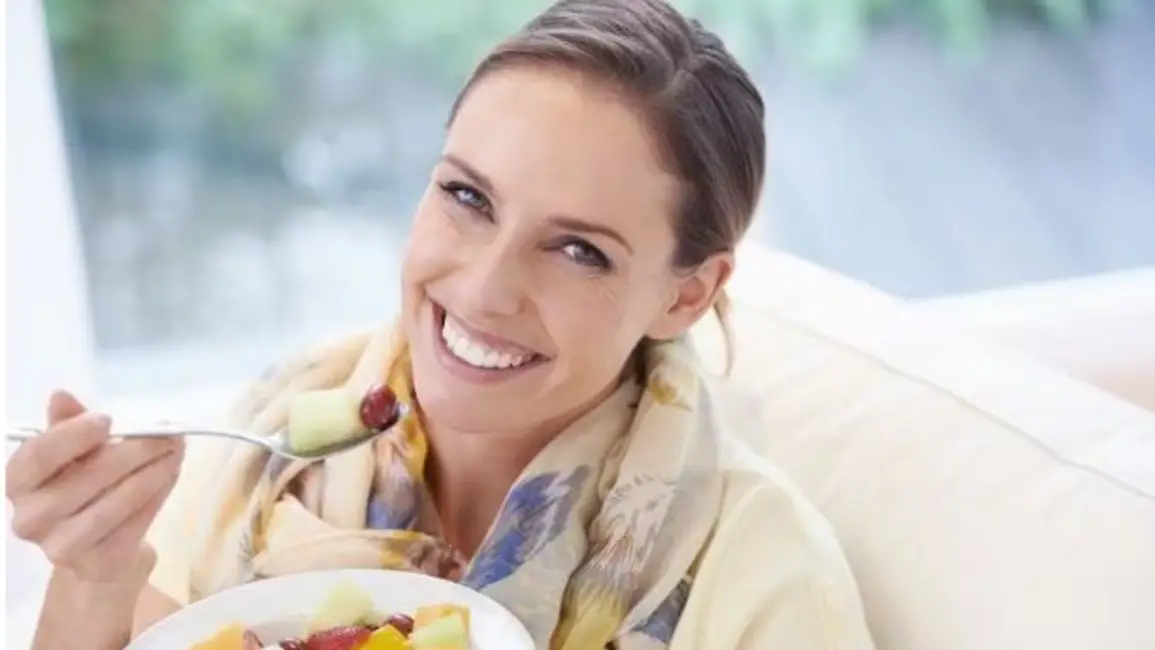 ¿Qué tan bueno es comer frutas a la hora del almuerzo? Esto dicen los expertos