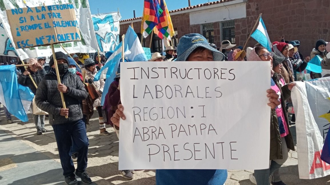 Puneños iniciaron una marcha rumbo a la capital provincial