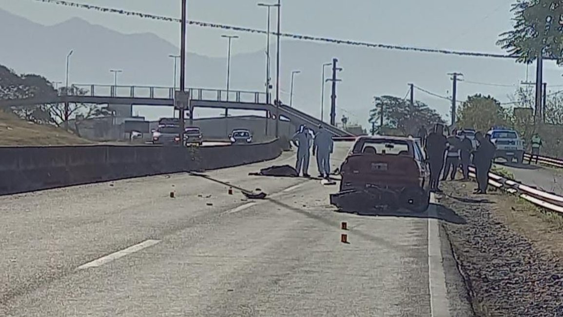 Tragedia en la ruta 9: dos motos chocaron contra un auto y hubo un muerto