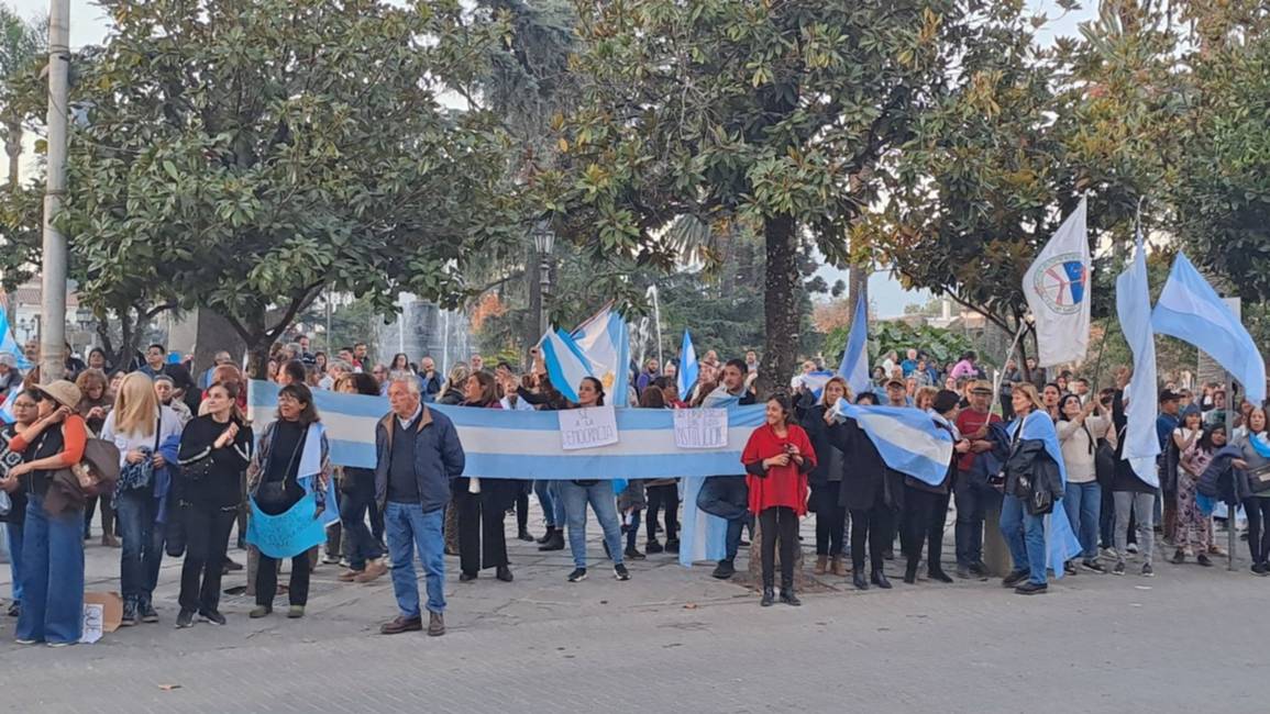 Vecinos marcharon ayer pidiendo paz para la provincia