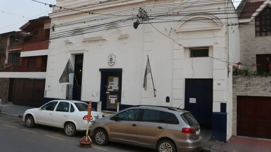Denunció que fue golpeado y amenazado con una pistola