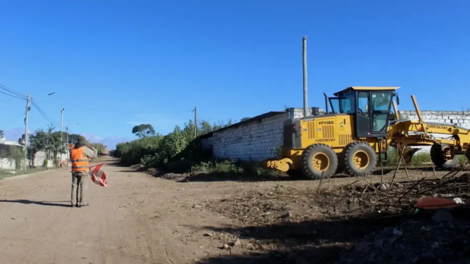Regularizan propiedades y ejecuta obras en Alto Comedero
