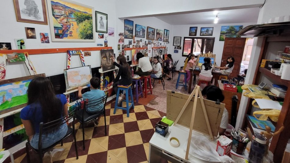 Alumnos exponen por primera vez en una sala