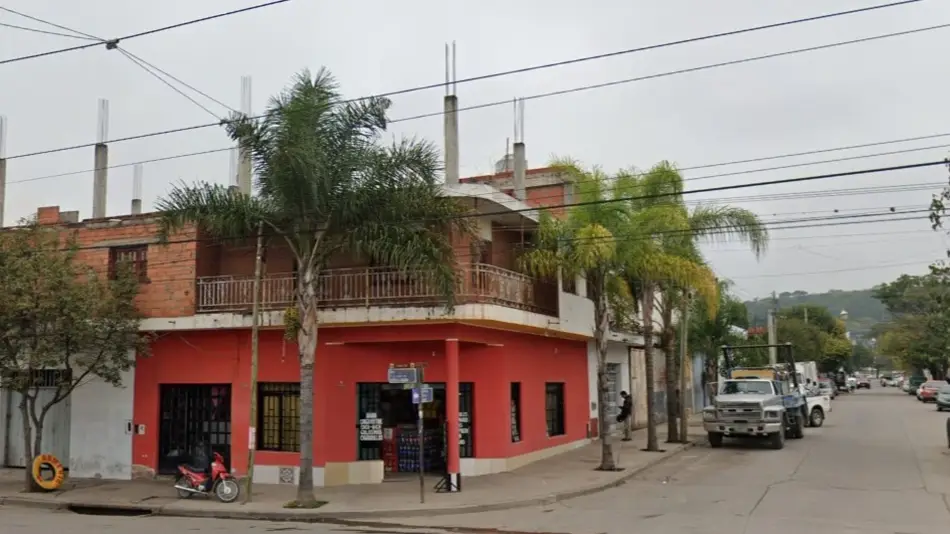 Joven fue hospitalizada tras ser embestida por un auto 