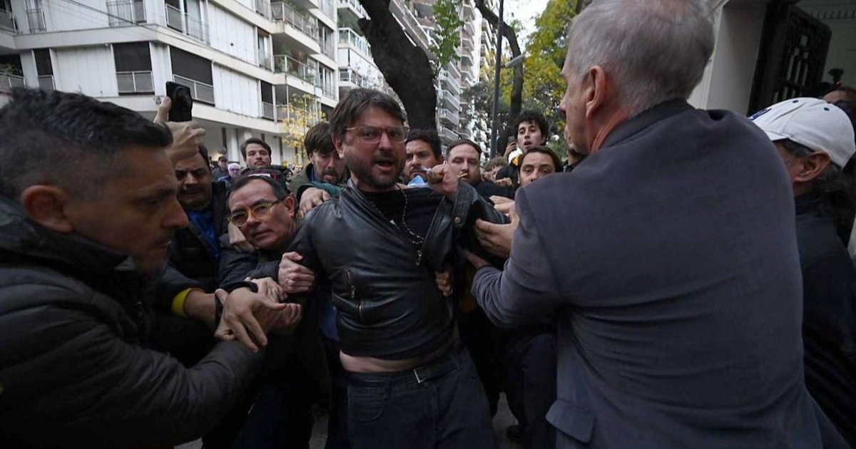 Procesaron y embargaron a Juan Grabois por la toma violenta del Instituto Perón