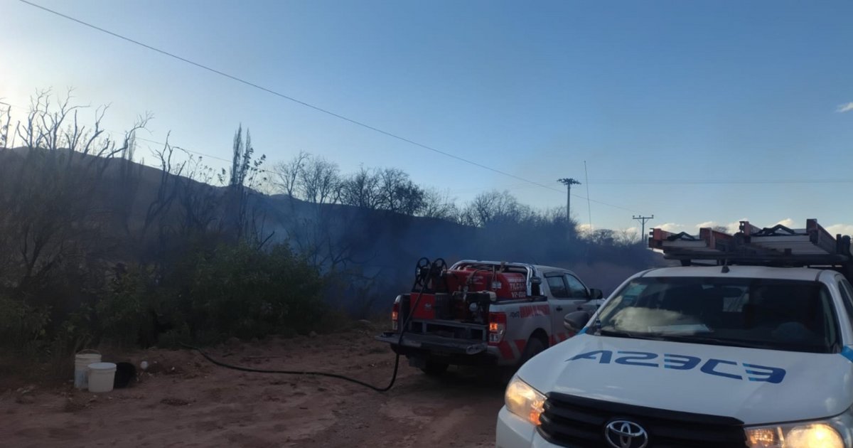Incendio en El Perchel dejó sin luz a vecinos de la Quebrada