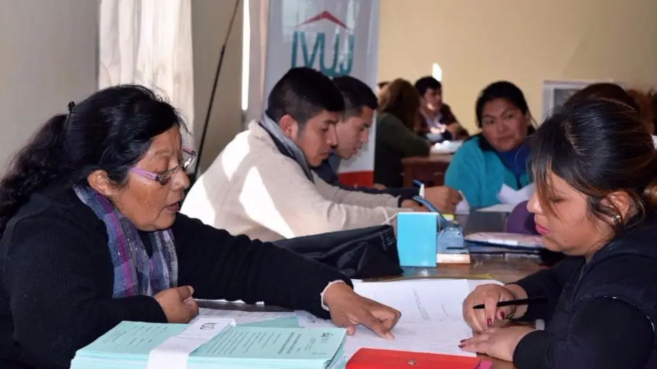 El Ivuj inscribe a familias de Volcán  