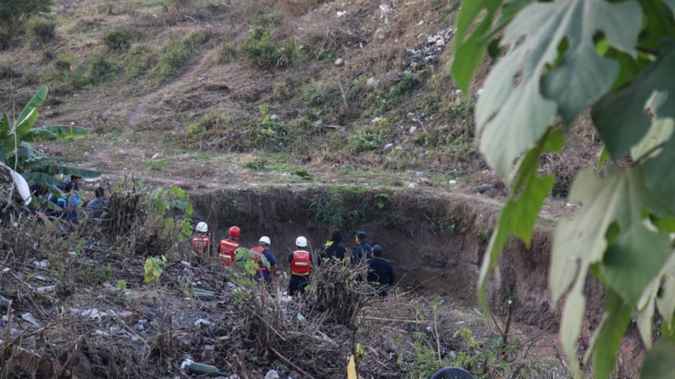 Encuentran el cuerpo de un joven en un arroyo