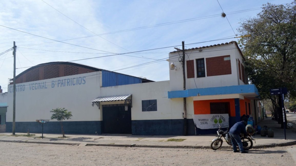 Sorprenden a tres sujetos mientras sustraían elementos de un centro vecinal en San Pedro