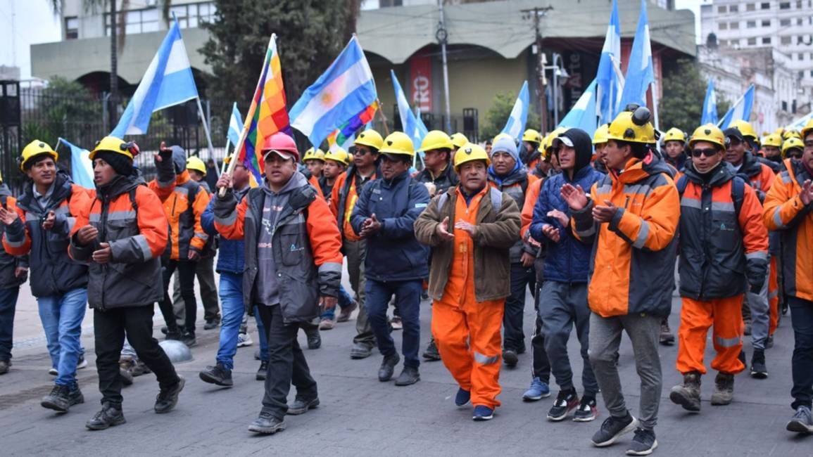 Mineros movilizaron desde El Aguilar hasta la Capital jujeña