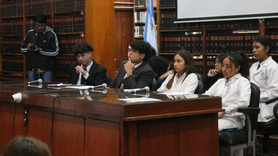 Alumnos emularon un juicio por jurado con tres provincias