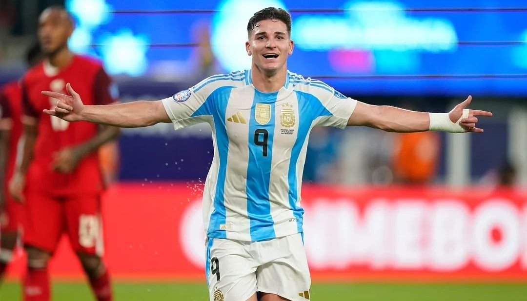 Julián Álvarez negocia con el Atlético de Madrid del “Cholo” Simeone