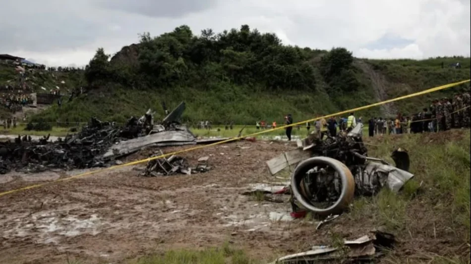 Tragedia en Nepal: 18 personas murieron al estrellarse un avión 