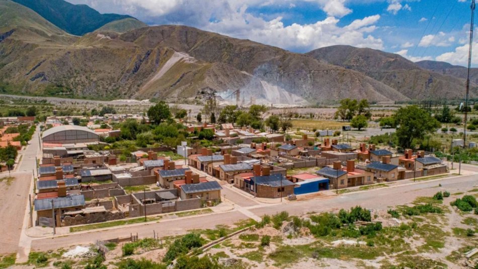 Localidad de Volcán bajo riesgo por el río Grande