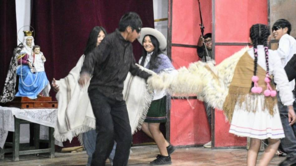 En Abra Pampa se presentó la obra que honra la cultura puneña, El Viaje