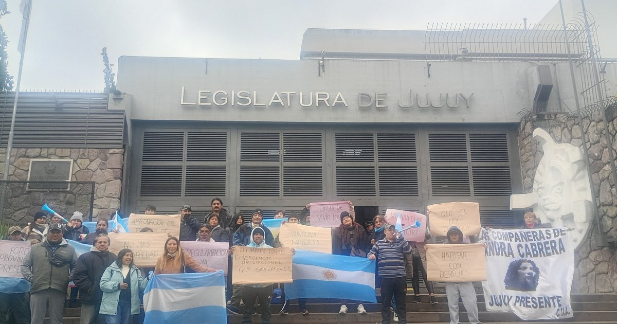 Banderazo: reclaman Ley de Hábitat Digno y continuidad de obras