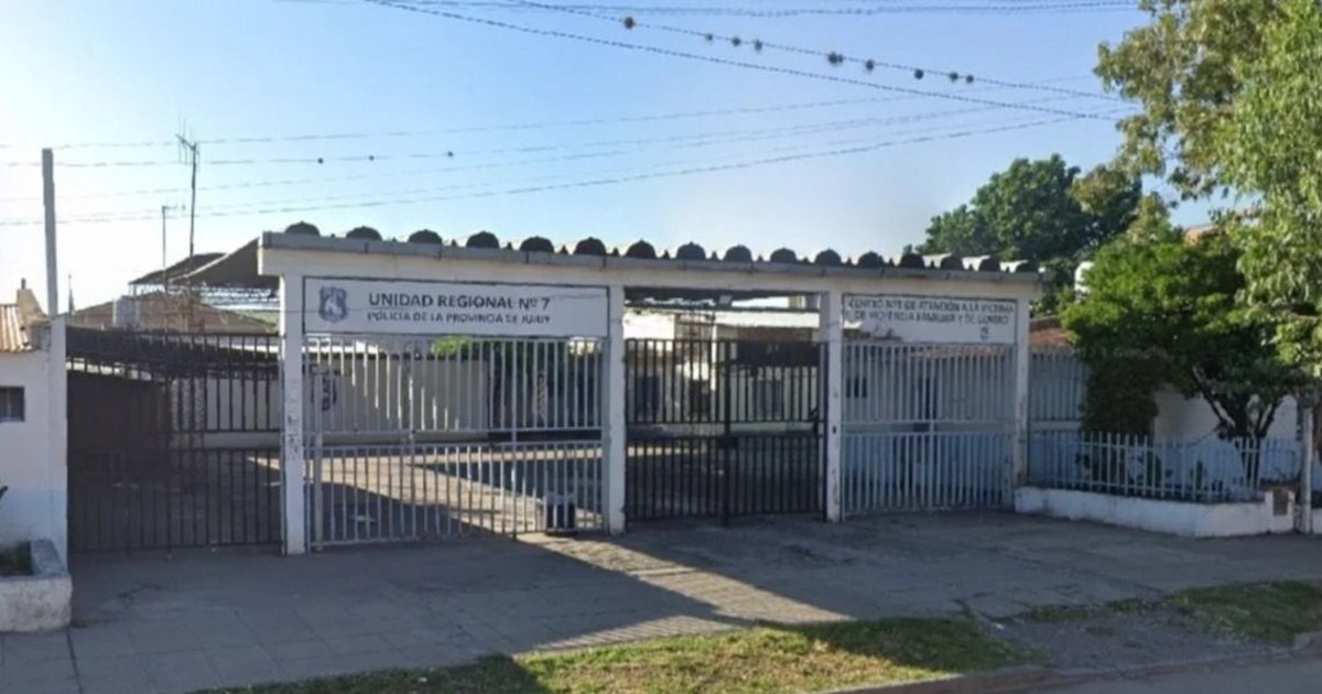 Fingieron ser de la empresa de electricidad y lo estafaron