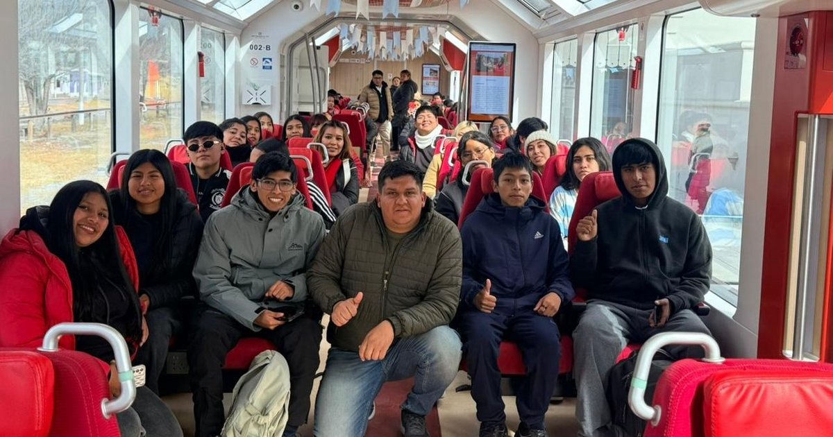Premian a jóvenes que concientizan sobre el bullying