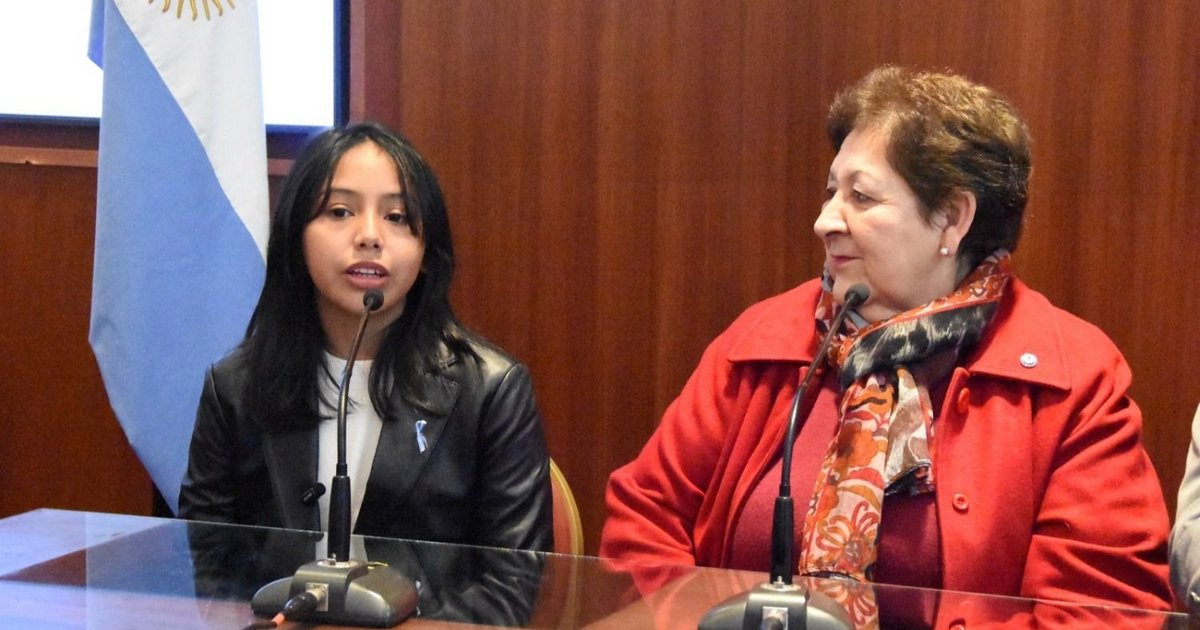 Legisladores reconocieron a una destacada estudiante