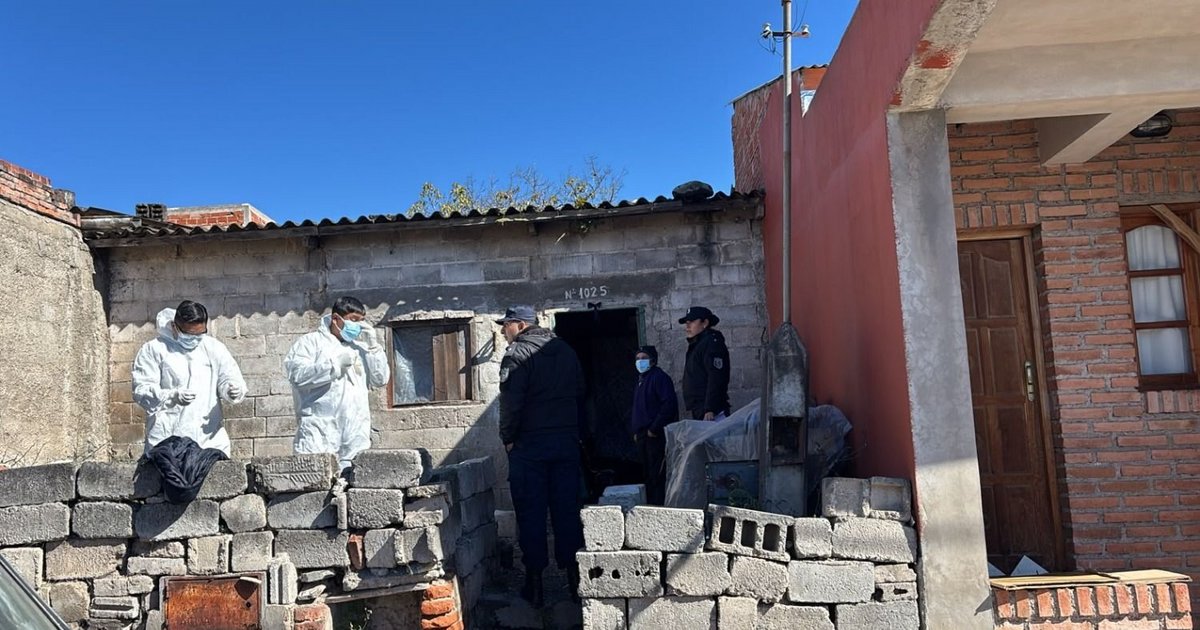 VIDEO. Falleció el viernes y su cuerpo continúa en el domicilio