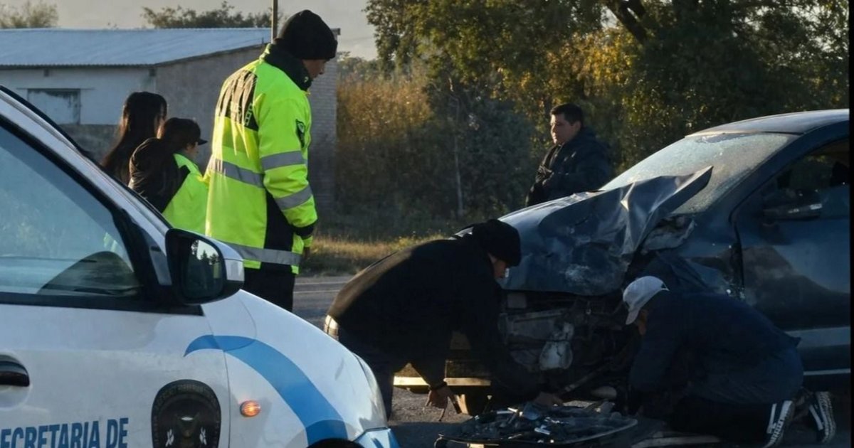 Manejaba alcoholizado y chocó contra un poste