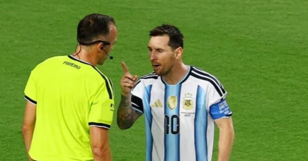 VIDEO. “Hablame bien”: el tenso cruce de Lionel Messi con el árbitro