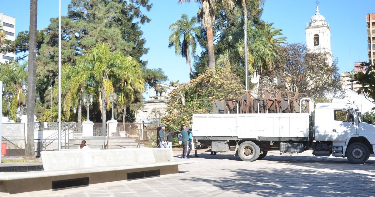 Tras los daños sufridos, vallaron la Plaza Belgrano de forma preventiva