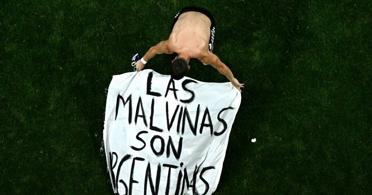 Inglaterra pidió a la FIFA que investigue a la Selección Argentina por la bandera de Malvinas