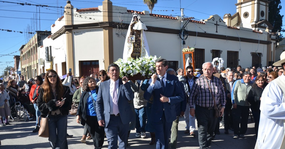 El Carmen realizó su desfile cívico-militar en honor a la Virgen del Carmen