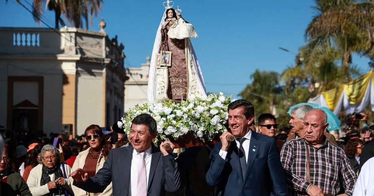 El gobernador Carlos Sadir acompañó las fiestas patronales de El Carmen