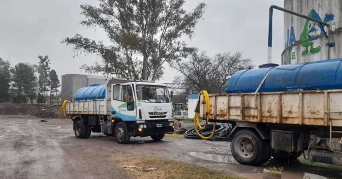 Se activó el reparto de agua con camiones cisterna en dos barrios de la capital