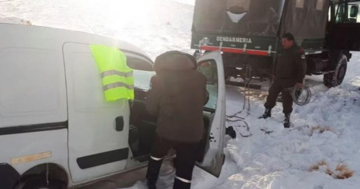 Rescataron a más de 20 personas que habían quedado atrapadas en la nieve en Mendoza
