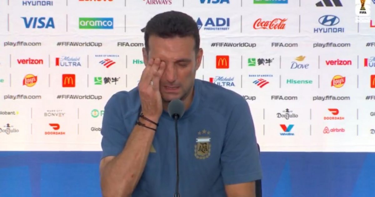 Scaloni se quebró en la conferencia de prensa