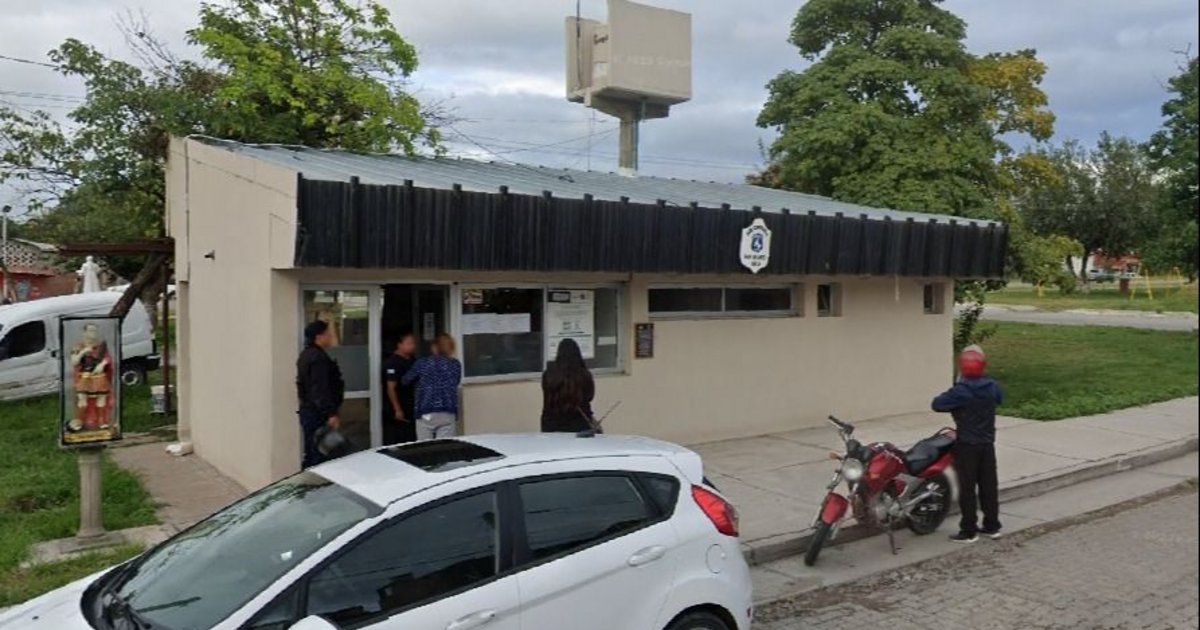 Agredió a su pareja y a su cuñada, y les dañó su auto
