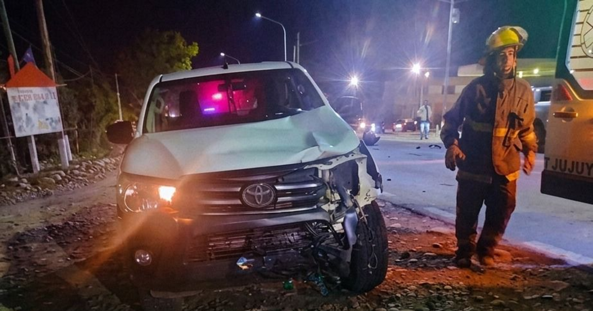 Siniestro vial entre una camioneta y una moto