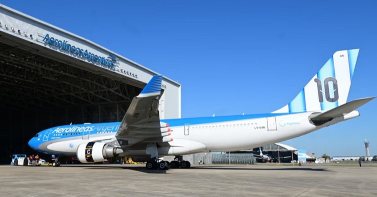 Llegó el avión con parte de la Selección subcampeona del Mundo