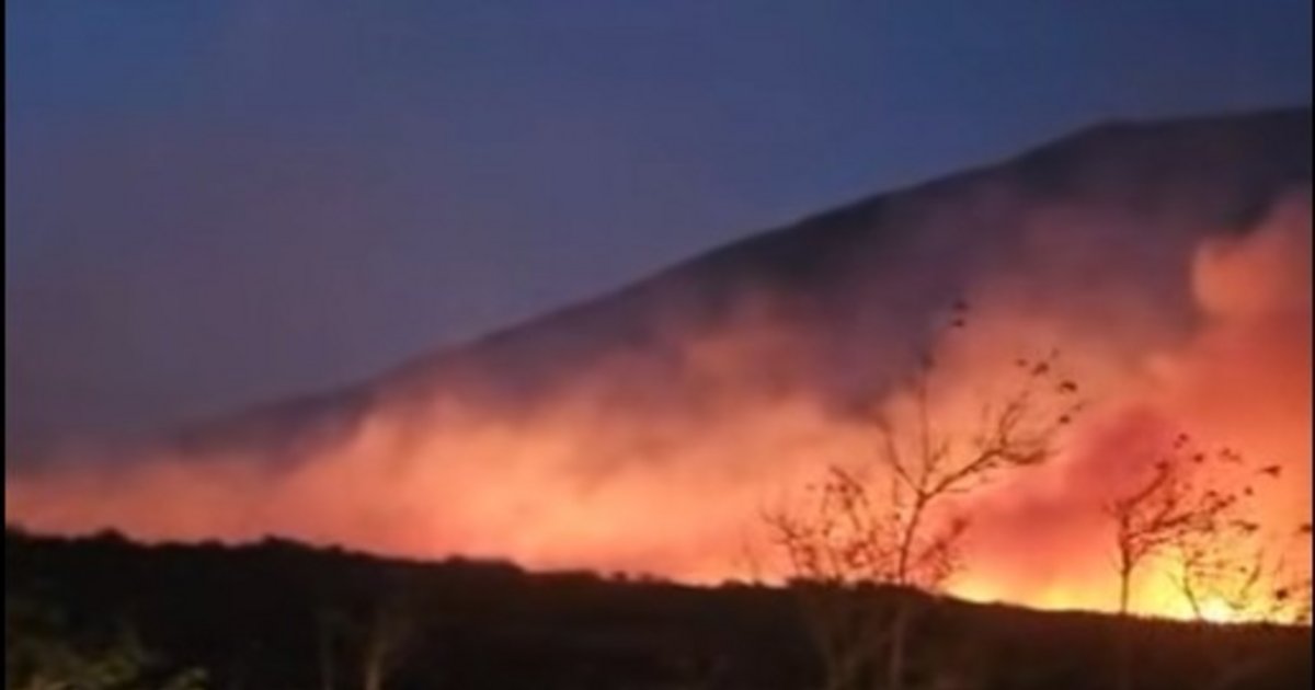 Incendio y corte en Volcán
