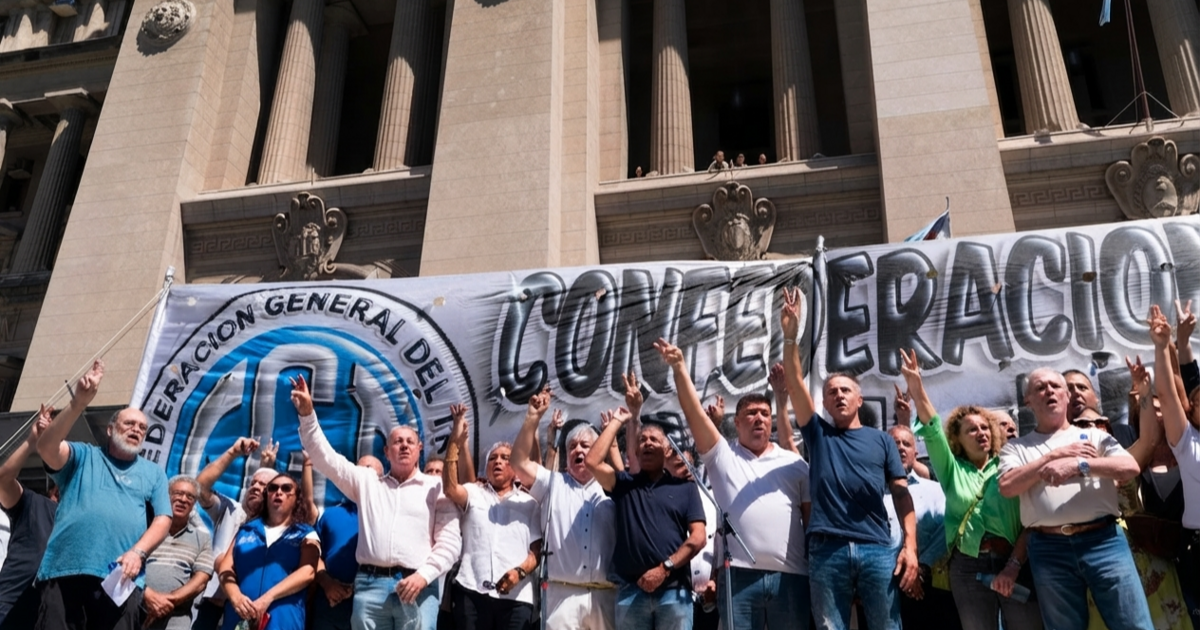 CGT, CTA y movimientos sociales marchan al Congreso junto a los jubilados