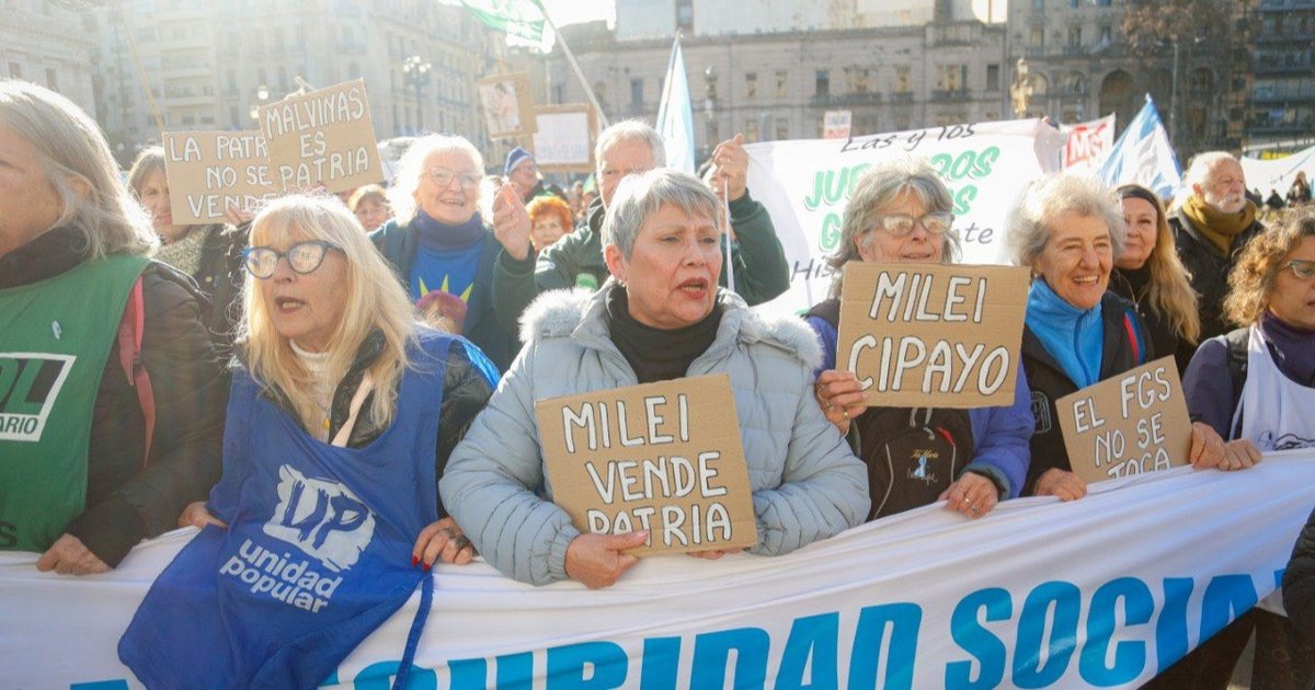 Megaoperativo policial en Congreso por la marcha de jubilados acompañada por la CGT