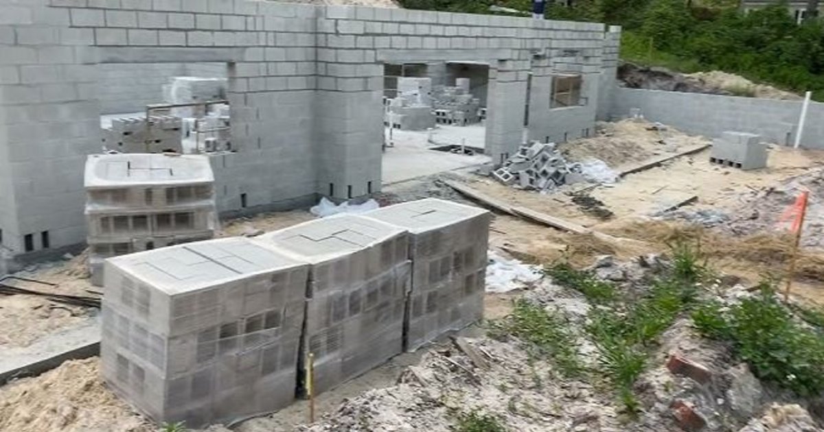 Encontraron sin vida a un hombre en situación de calle dentro de una obra en construcción