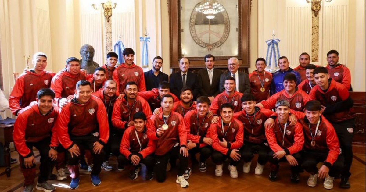 Carlos Sadir recibió a los flamantes campeones