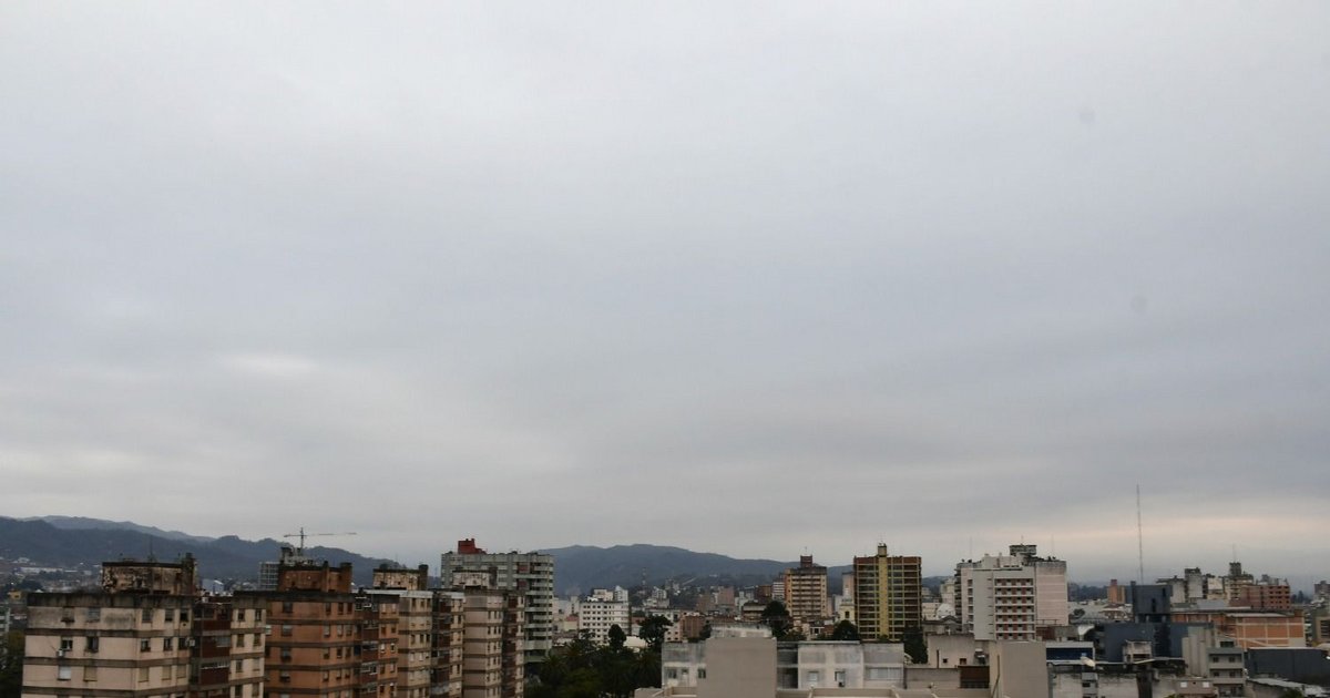 Jueves mayormente nublado