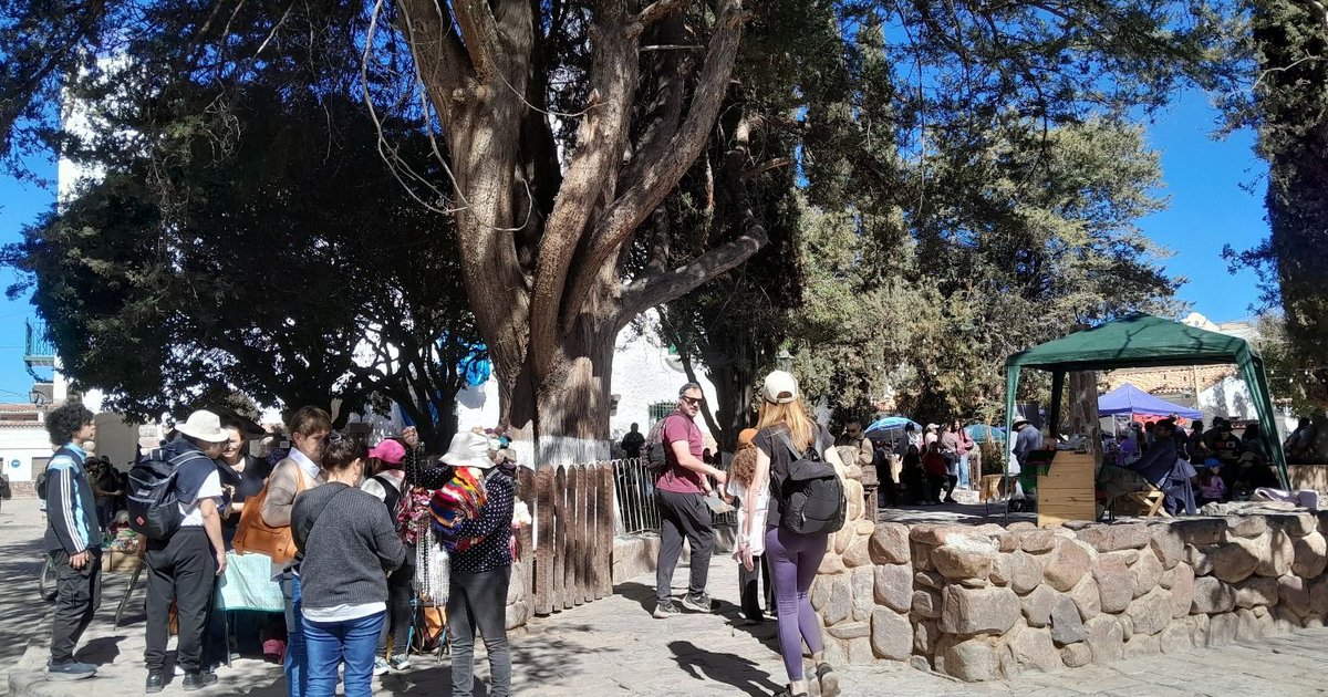 Comparsas de Humahuaca chayan y corpachan a la Pacha