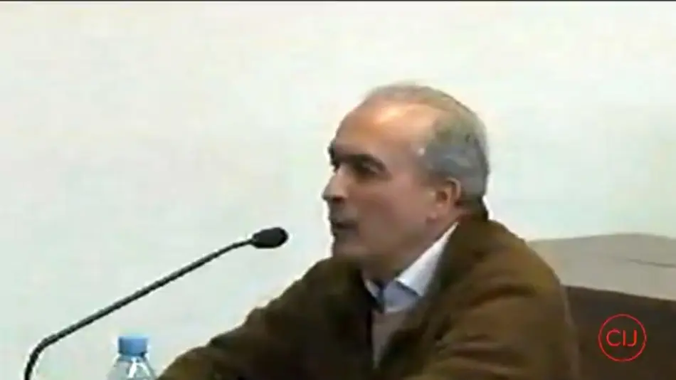 López dijo que el dinero no era suyo y que se trató de "una maniobra distractiva"
