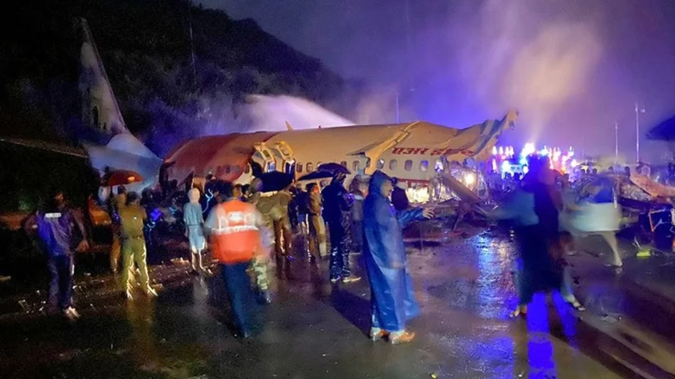 Avión se partió en dos cuando intentaba aterrizar con 191 pasajeros en India