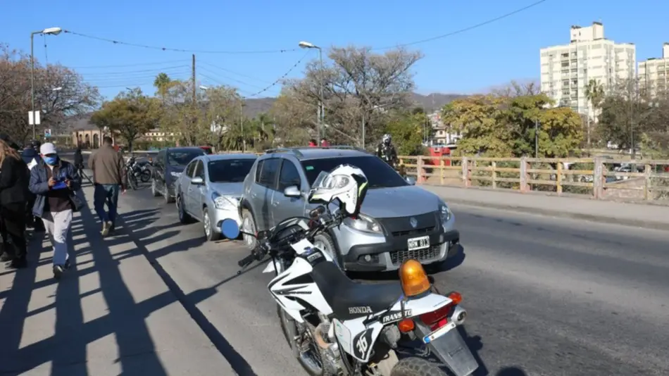 VIDEO. Triple choque en puente Tucumán