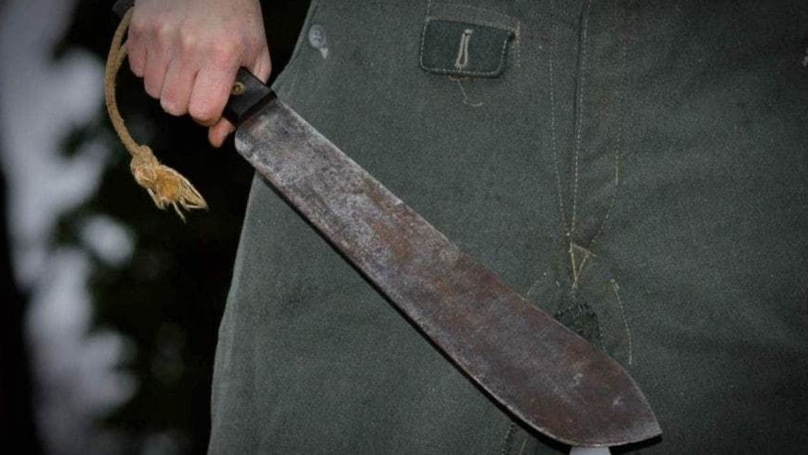 Amenazó con un machete a un familiar